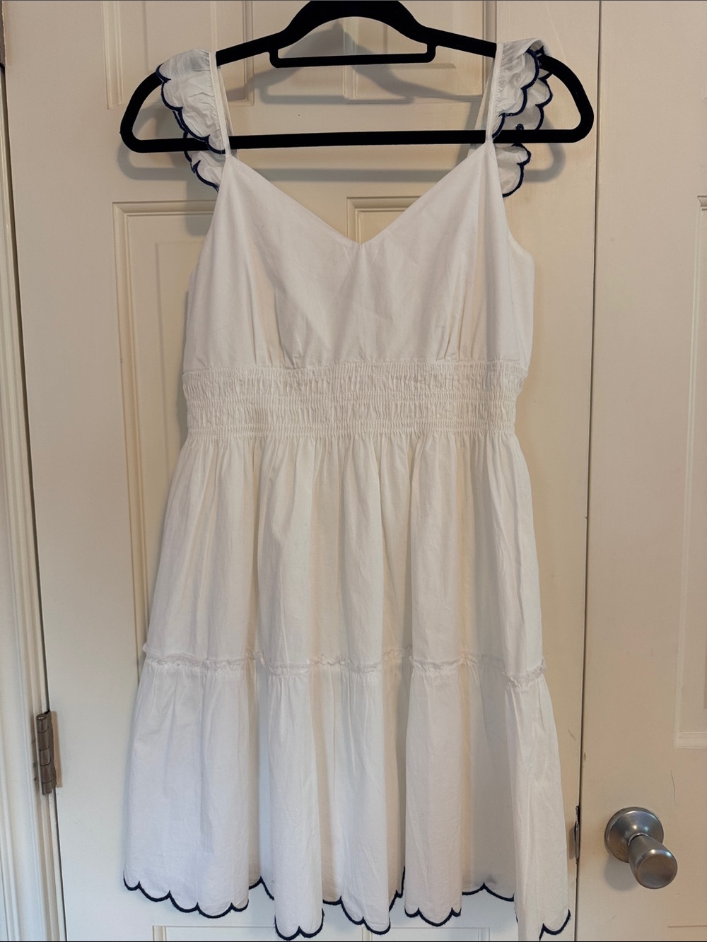 Vineyard Vines White Women's Dress with navy scallop trim